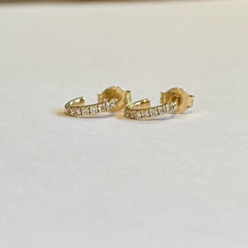 Aurate Diamond Huggie Earrings